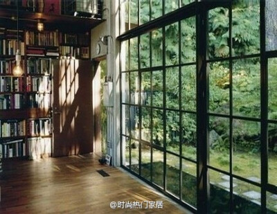 理想的書房：落地窗、後花園、溫暖的陽光