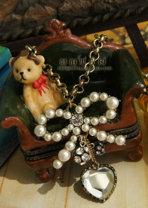  复古珍珠蝴蝶结 桃心吊坠短款项链