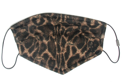 ROEN leopard mask面料透气舒适，采用暗色豹纹图案设计，下方呈三角形状<a class='shortlnk' href='/s/03ecbdbfdd99ed8b8' target='_blank' title='http://www.kidulty.com/street/id/641'>http://duitang.com/s/03e…