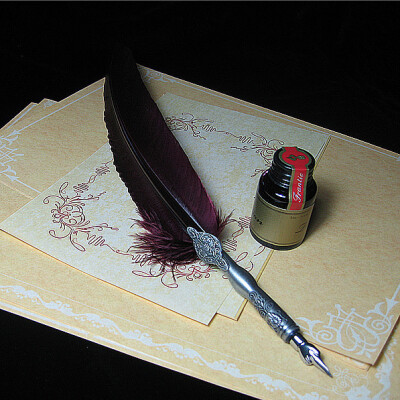 绛红色羽毛蘸水笔，复古羽毛笔，雕花笔杆羽毛笔，哈利波特笔