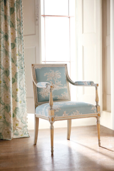 素雅的蓝色小花椅子