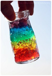 装瓶子里的彩虹
