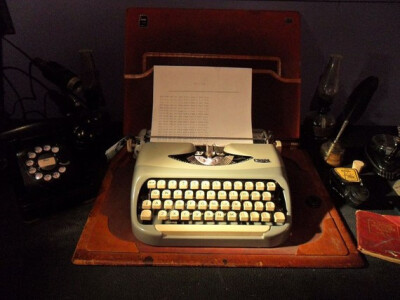 [复古] Royalite老式便携式英文打字机