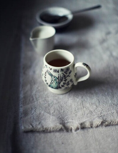 静然但不世俗。