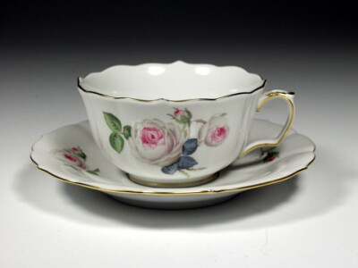  白玫瑰，紫花心，金边, 容积：0.20 升 | MEISSEN 茶杯和底盘, 式样
