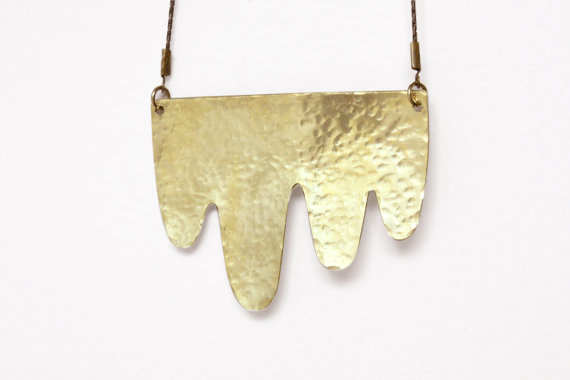 <a class='shortlnk' href='/s/042869b120b5c5c8e' target='_blank' title='http://www.etsy.com/listing/81999012/drips-hammered-brass-necklace'>http://duitang.com/s/042869b120b5c5c8e</a>