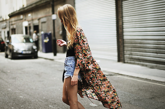 Unif Dress From Nasty Gal, Levi&#39;s Vintage Shorts // &quot;UNIF flowy dress&quot; by Alice … Unif Dress From Nasty Gal, Levi&#39;s Vintag