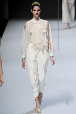 Issey Miyake 2012 S/S RTW 轻盈透逸