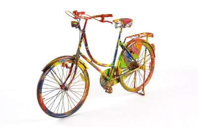 周末把你的自行车推到空地上给它来点颜色瞧瞧
