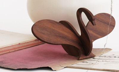 MODERNE WOOD SWAN