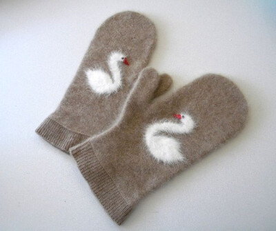 Swan's nest mittens