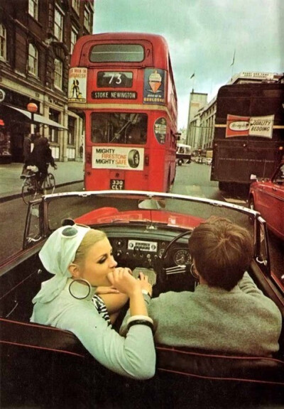 看描述是60年代的伦敦。