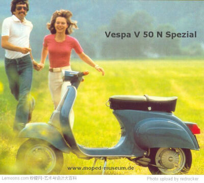 vespa v50n spezial，那时候的男女喜欢骑vespa兜风，一如罗马假日里的场景。