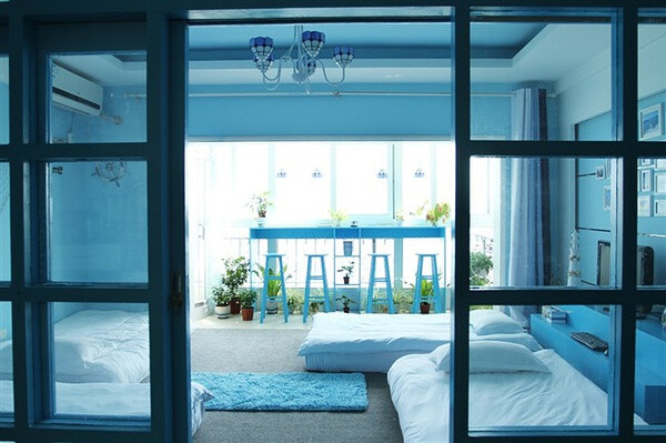 壹人间.這張是希臘傳說房間.藍色地中海風格,適合朋友小聚玩撲克牌什麽的都可以.