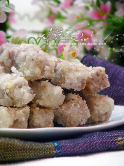 广东美食--返沙芋头。芋头松软，加上外层脆脆甜甜的沙塘，赞！