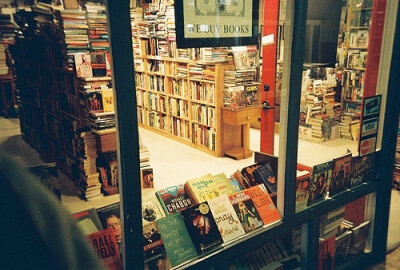 开一家这样的书店 日光倾城 。