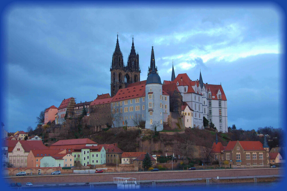 The Albrechtsburg Castle Messien, Germany 这个颜色好棒！小房子也都是彩色的！