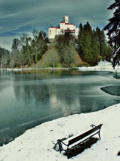 Croatia 克罗地亚 欧洲小国家 The Castle Trakoš?an 白墙红顶太美了