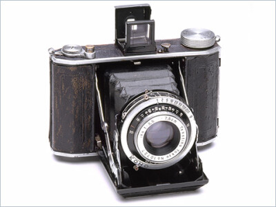 “Olympus Six”是“Olympus Six”系列照相机的原型机，面市于1940年