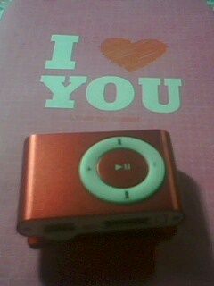 大红的MP3~和粉红粉红的信封~~美美~