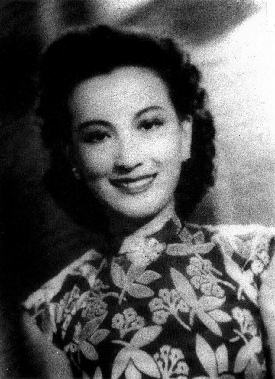 周璇，人甜歌甜（1918年8月1日－1957年9月22日），1930年代至1940年代上海著名影星、歌星。原名苏璞，后改名周小红，有「金嗓子」及「歌后」之稱。