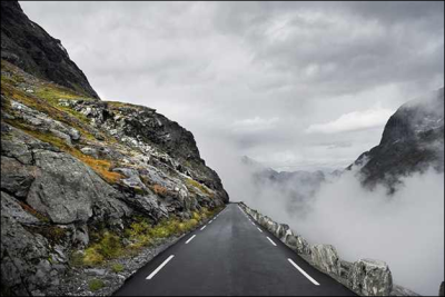 让人触目惊心的道路。