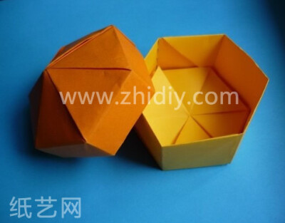 一个六边形手工折纸收纳盒的教程，比起五边形的手工折纸收纳盒教程，更加具有让人心动的边缘和稳定感，难道你不想试试吗~？