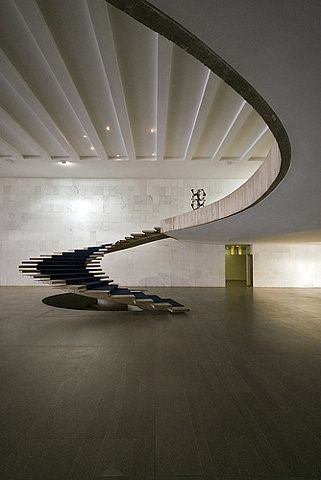 回旋，超有视觉感。