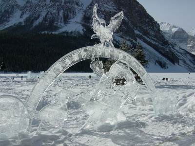 加拿大Louise河上的冰雕