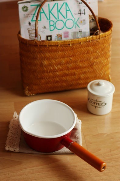 很厚实的搪瓷奶锅，日单。