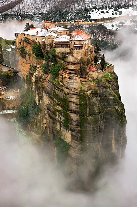 B162 Meteora, Thessaly, Greece 住这里。冷吧。B162