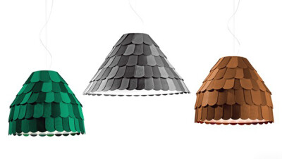 鳞形瓷片灯，灵感来自于摩洛哥的屋顶，用不同的钢架搭配上彩色瓷片，形成了微微透光而形态各异的灯，比较有质感。