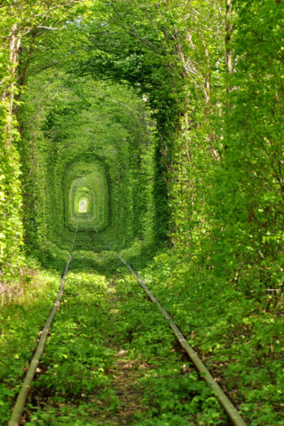乌克兰某个火车隧道