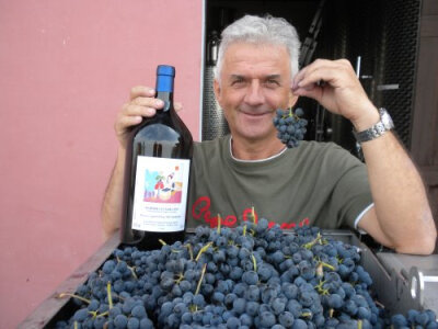 Roberto Voerzio酒庄建立于1986年，位于意大利皮埃蒙特大区（Piedmont）的朗格镇（Langhe），酒庄以主人Roberto Voerzio的名字命名，他同时也是酿酒师