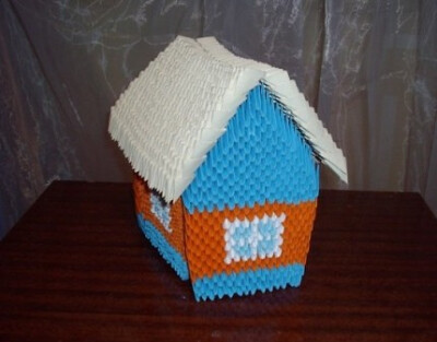 三角插折纸diy小房子的教程，教程地址：http://www.zhidiy.com/quweizhiyi/3258/ 白色的房顶就像是下雪了一般美丽，三角插房子的神奇教程！