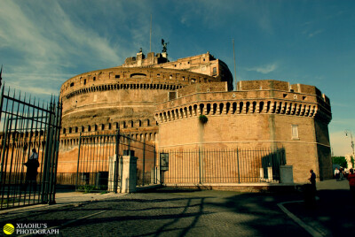  罗马建筑。有些像堡垒。