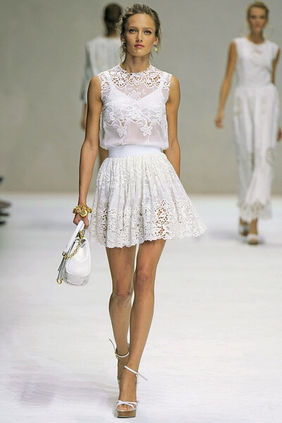 Dolce & Gabbana Spring 2011 ——Karmen Pdedaru