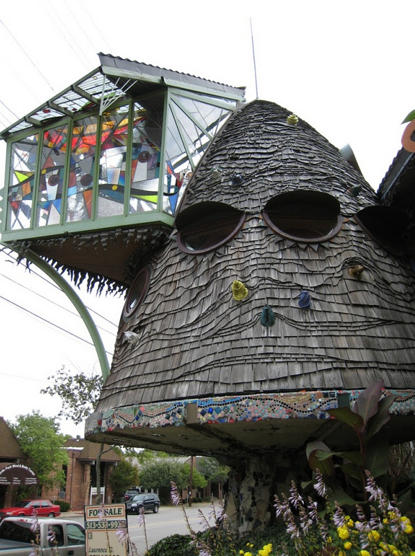 The Mushroom House aka Tree House (Cincinnati, Ohio, USA) 蘑菇控的房子。图片来源：http://lh5.ggpht.com/_dlkAw43cLC0/SRwWpN2ks4I/AAAAAAAAAQE/ln4VufO1yhQ/s800/8.%20The%20Mushroom%20House.jpg