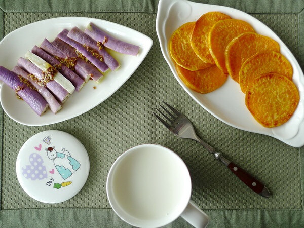 煎薯片+蒸茄条+牛奶