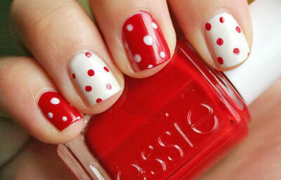 polka dot nail