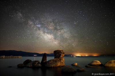  仿佛伸手就能碰触到星空。多奇特的感觉。