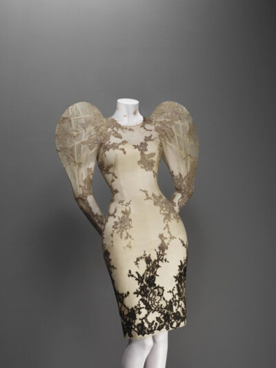 Alexander McQueen 2007年春夏 Sarabande 系列之花朵连衣裙