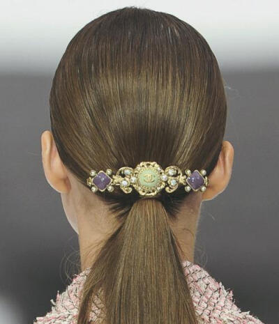 chanel hair pin