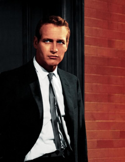 保罗 纽曼（Paul Newman，1925年1月26日－2008年9月26日），美国著名演员、赛车选手、慈善家，曾获戛纳影展、金球奖、艾美奖最佳演员奖，奥斯卡终身成就奖，并于1986凭《金钱本色》一片获得奥斯卡最佳男主角奖。