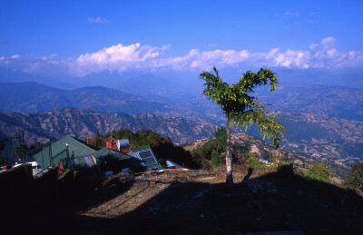 纳加阔特 Nagarkot——这里号称喜马拉雅山的观景台，可以看到整个喜马拉雅山脉壮美的景色，天气好的话可以看到绵延的喜马拉雅山脉7座雪峰在你眼前慢慢浮现。傍晚可欣赏那加阔观赏珠峰南麓日落风光。