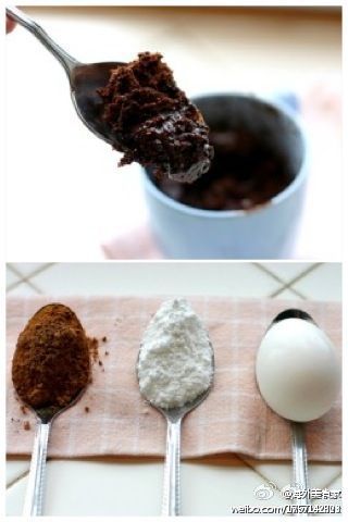 【超简易熔岩巧克力杯子蛋糕 DIY 】：来个巧克力蛋糕慰劳自己吧！。。。：只要三种成分，微波炉，55 秒，就可搞定。。。。1. 大马克杯内充分混和1个鸡蛋、1/4 杯糖粉、1-2 汤匙可可粉。2. 微波 50-60 秒，小心过熟！3. 依个人喜好，可洒上巧克力片、软糖、冰淇淋等。。。。