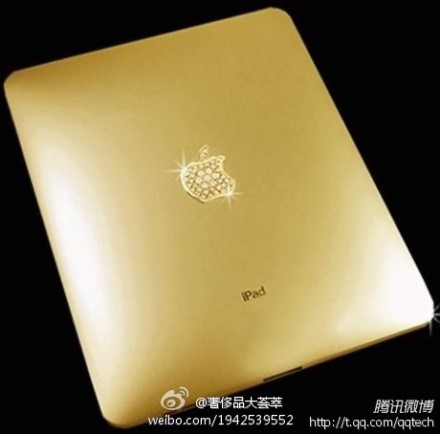 史上最奢华iPad2镶钻30克拉价值5300万元：英国一著名奢侈品设计师设计了一款“ipad 2黄金历史版”，其框架原料是750克世界上最高古老的石头：加拿大斑彩石。这种石头拥有7500多万年的历史，更嵌入了57克的同样有6500万年历史的霸王龙髀骨。