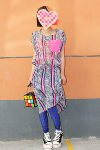 打牌的 垫肩的 长裙的