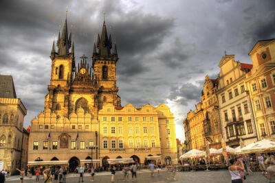 最魔幻的城市捷克布拉格 必到之处：老城广场、查理大桥、布拉格教堂、卡夫卡故居 体验方式：抛开地图和指南针，漫无目的地游走，切记带上想象和微笑