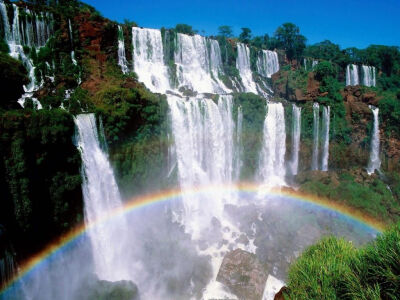 世界上最宽最美的瀑布Cataratas de lguazu的彩虹 你能说这不是仙境吗？